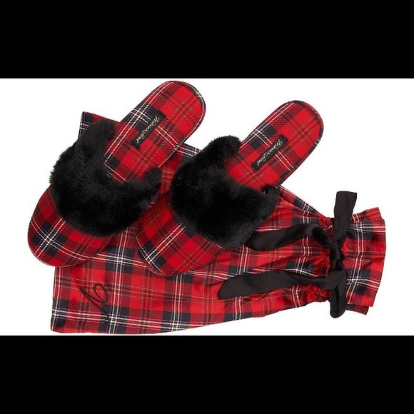 NEW still in package Victoria Secret Satin Red Plaid Slippers womans size 7/8 - Picture 2 of 3